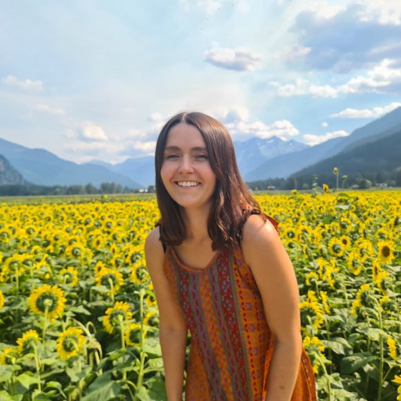 Meet your Posher, Emilie - Picture 2 of 2